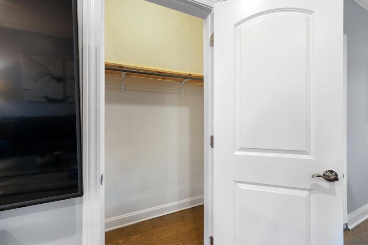 Stylish 2Br Urban Retreat In River West Чикаго Екстериор снимка