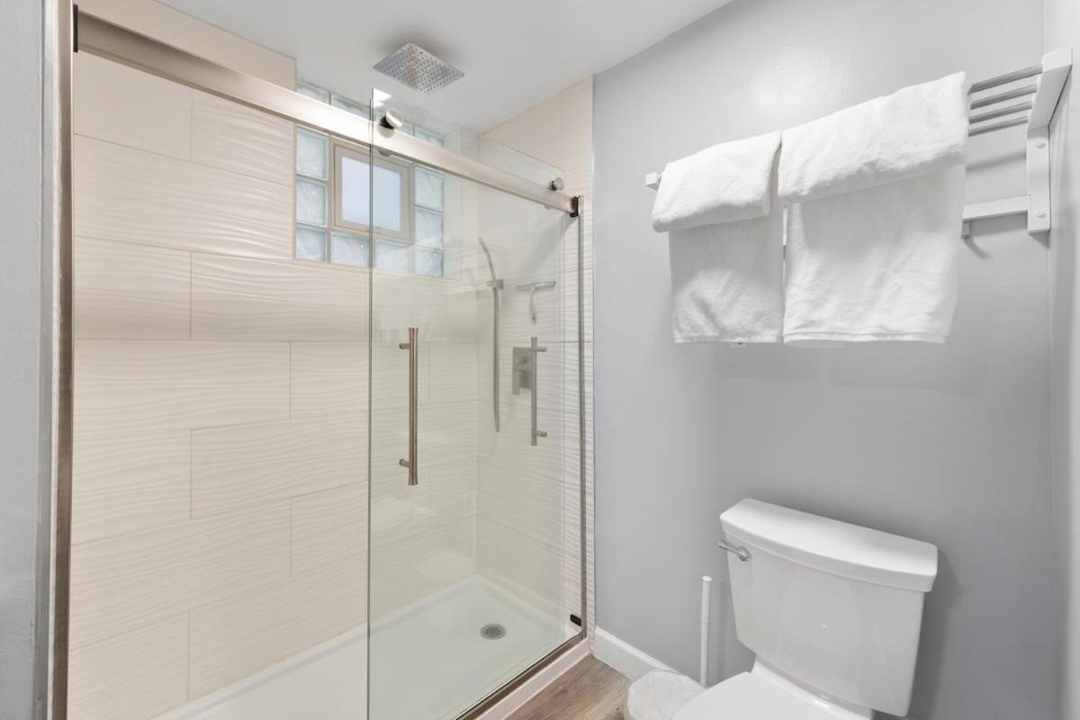 Stylish 2Br Urban Retreat In River West Чикаго Екстериор снимка