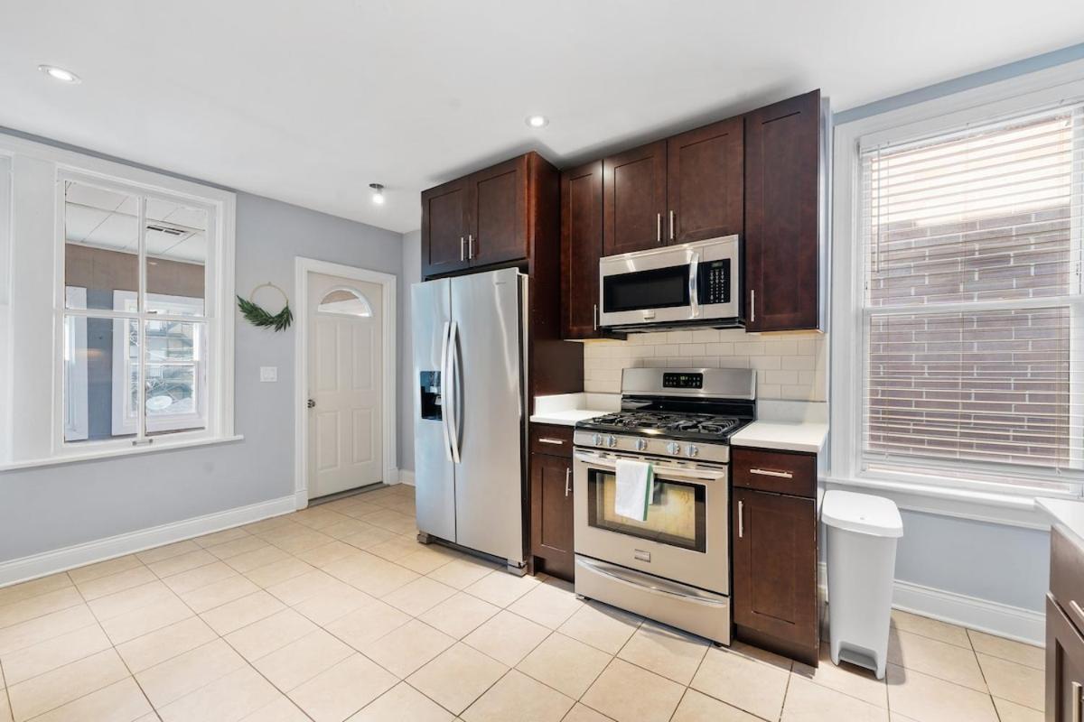 Stylish 2Br Urban Retreat In River West Чикаго Екстериор снимка