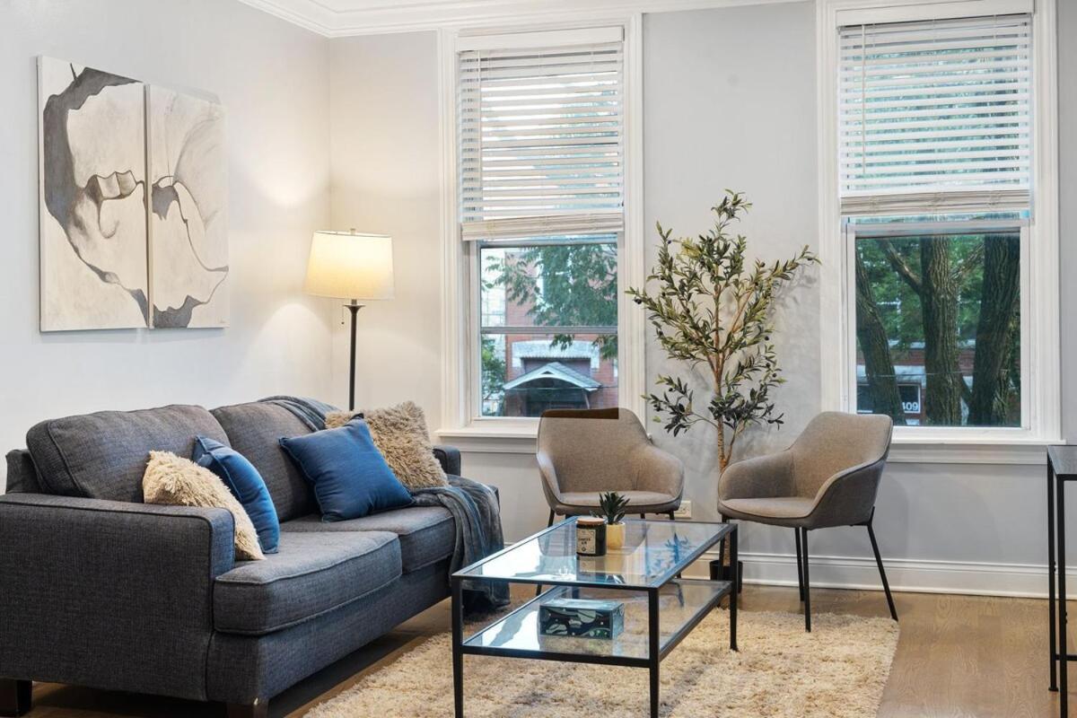 Stylish 2Br Urban Retreat In River West Чикаго Екстериор снимка