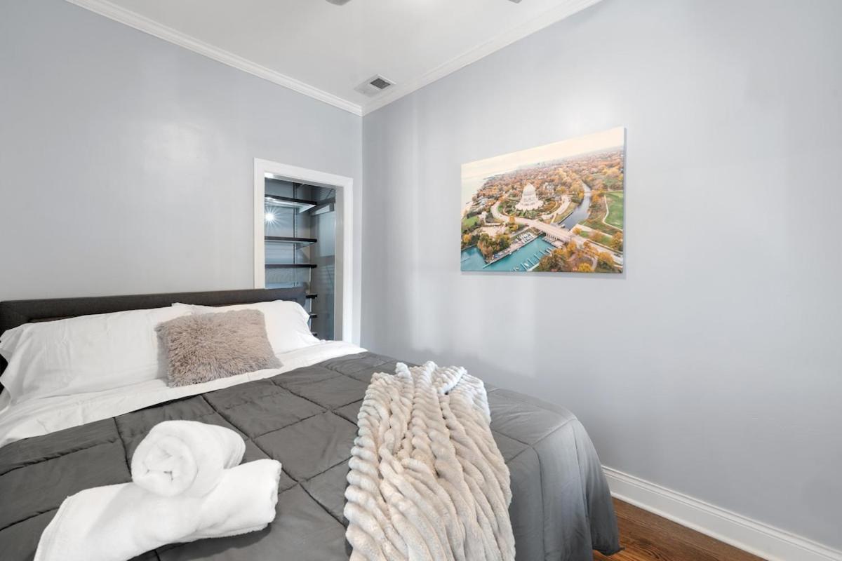 Stylish 2Br Urban Retreat In River West Чикаго Екстериор снимка