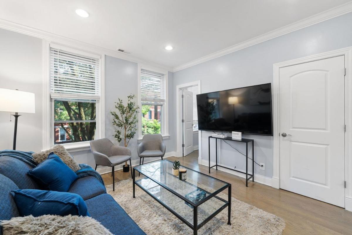 Stylish 2Br Urban Retreat In River West Чикаго Екстериор снимка
